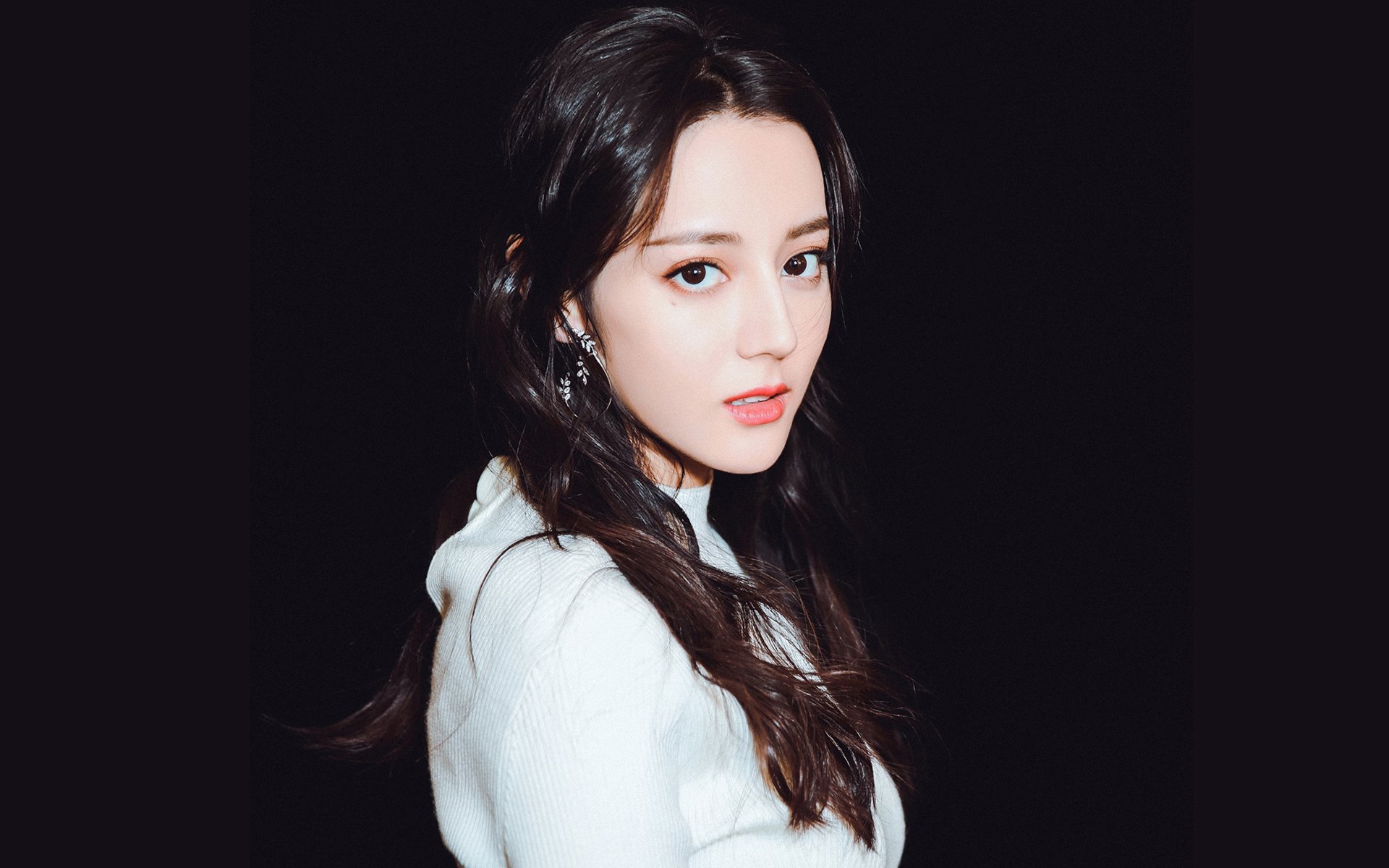 哥伦比亚队在巴黎奥运会比赛中展现出高效的传球配合，哥伦比亚进球的是谁